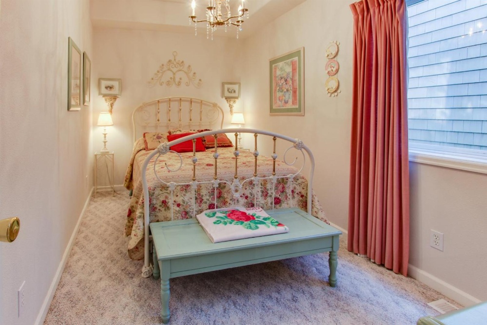 Pacific Avenue Main image